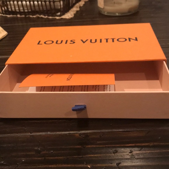 LOUIS VUITTON AUTHENTIC SLIDE BOX!! 8 x 5 1/2. - Picture 2 of 3